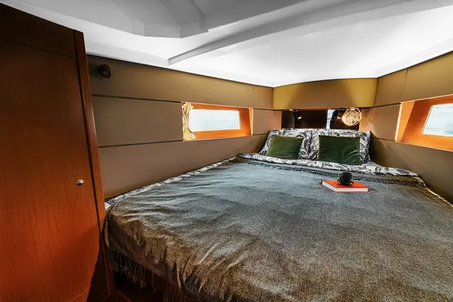 HAPPY, photograph 13