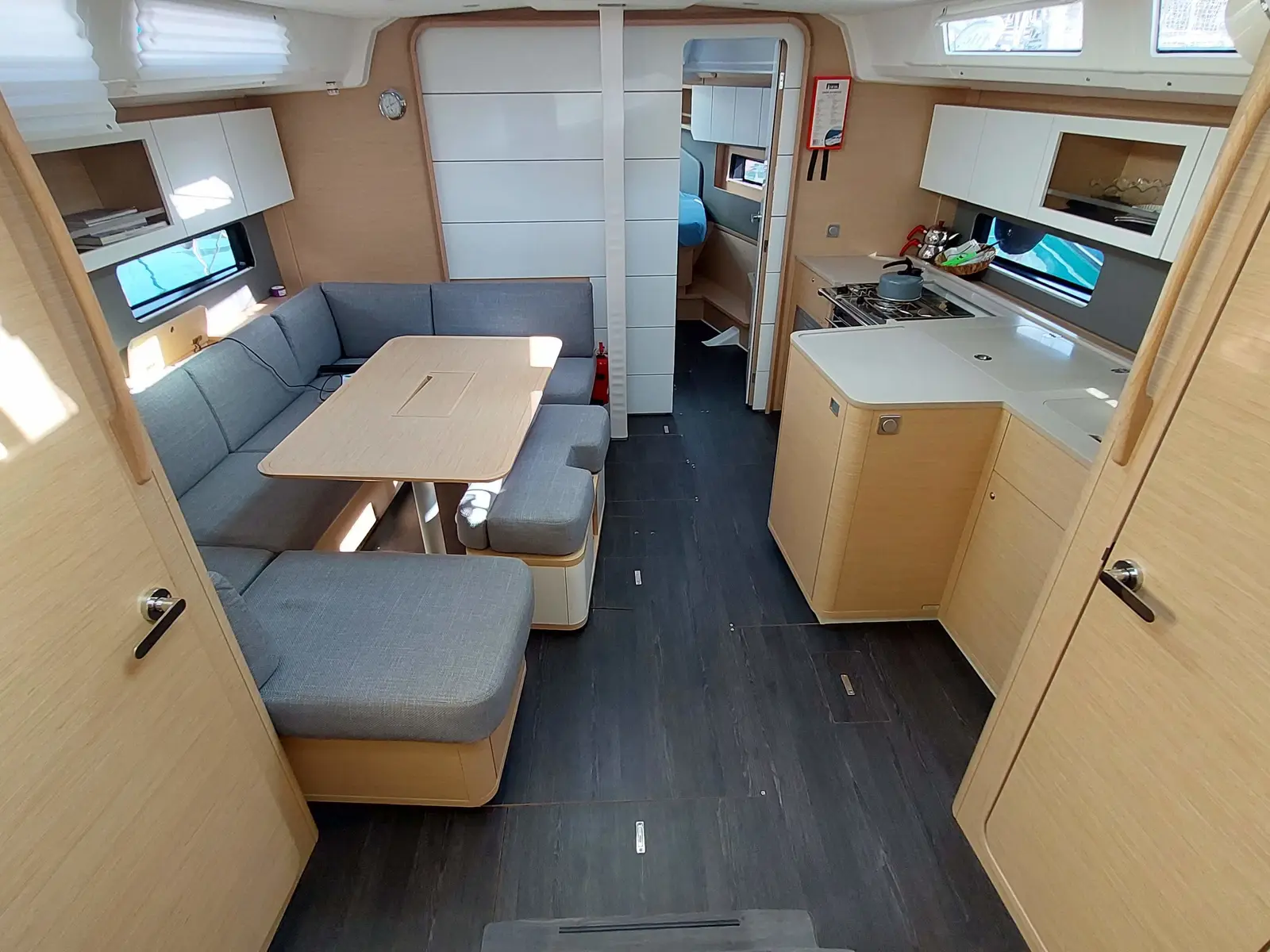 YIN YANG, Interior image
