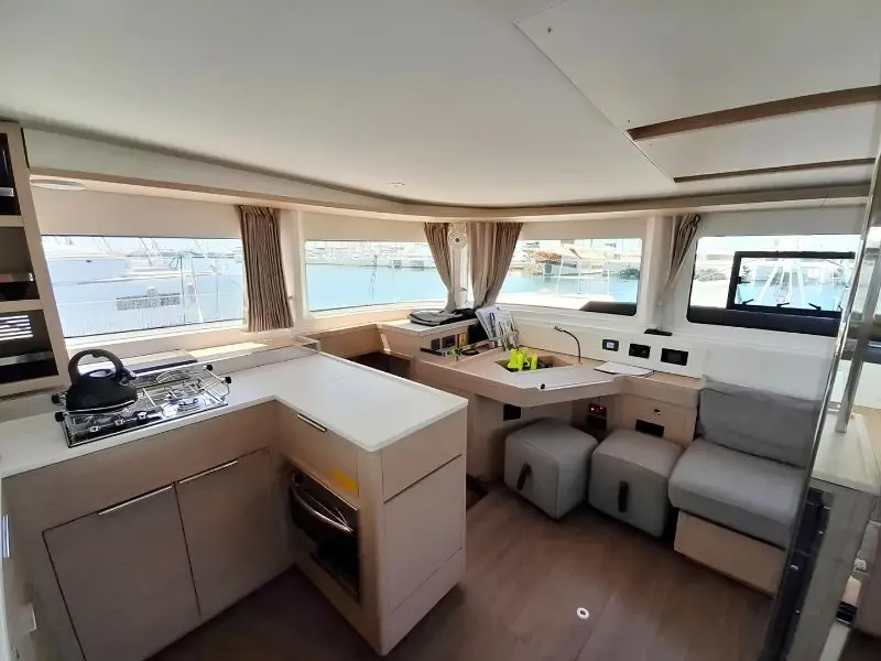 Alexandra, Interior image