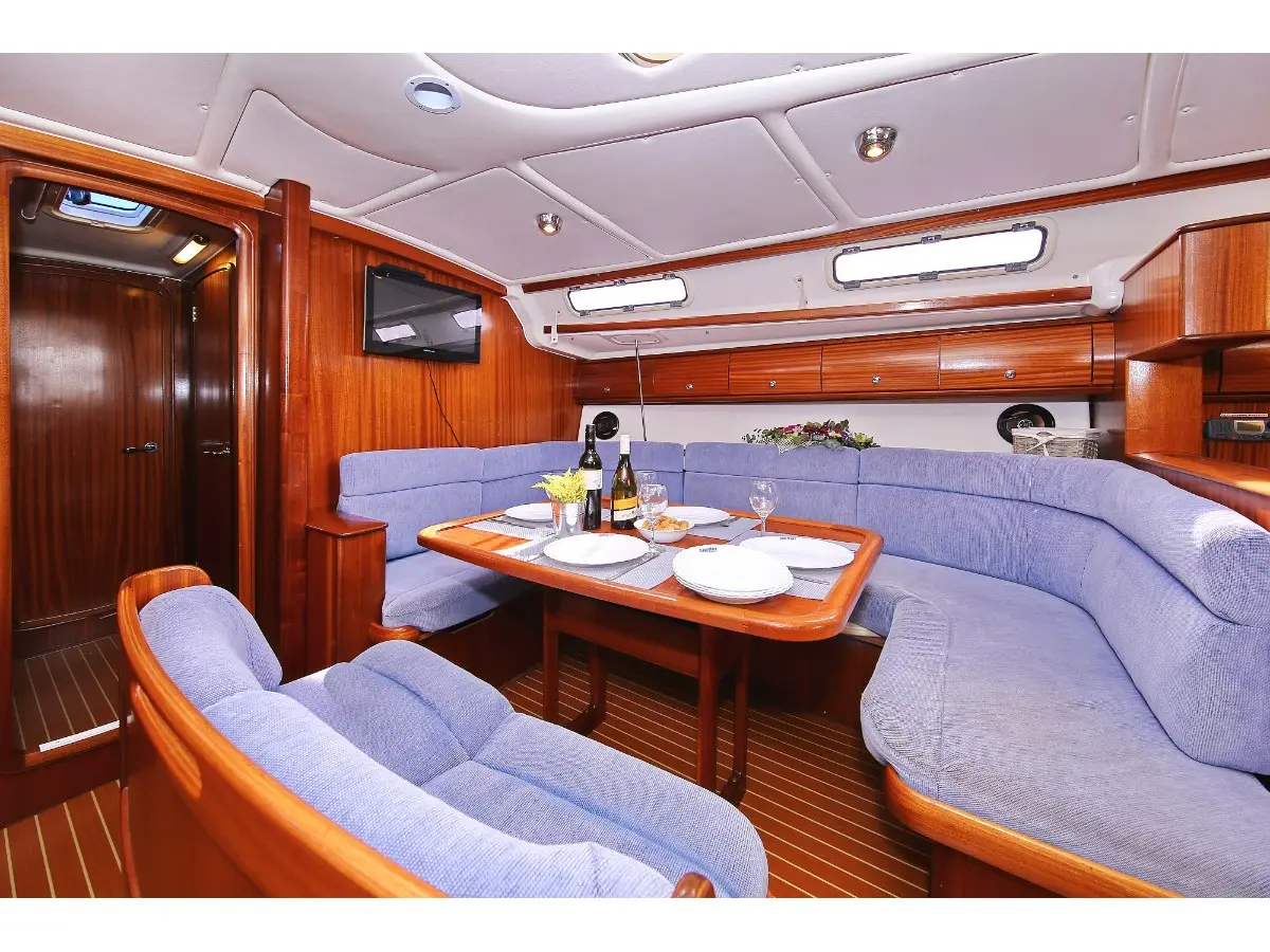 Scorpion, Interior image