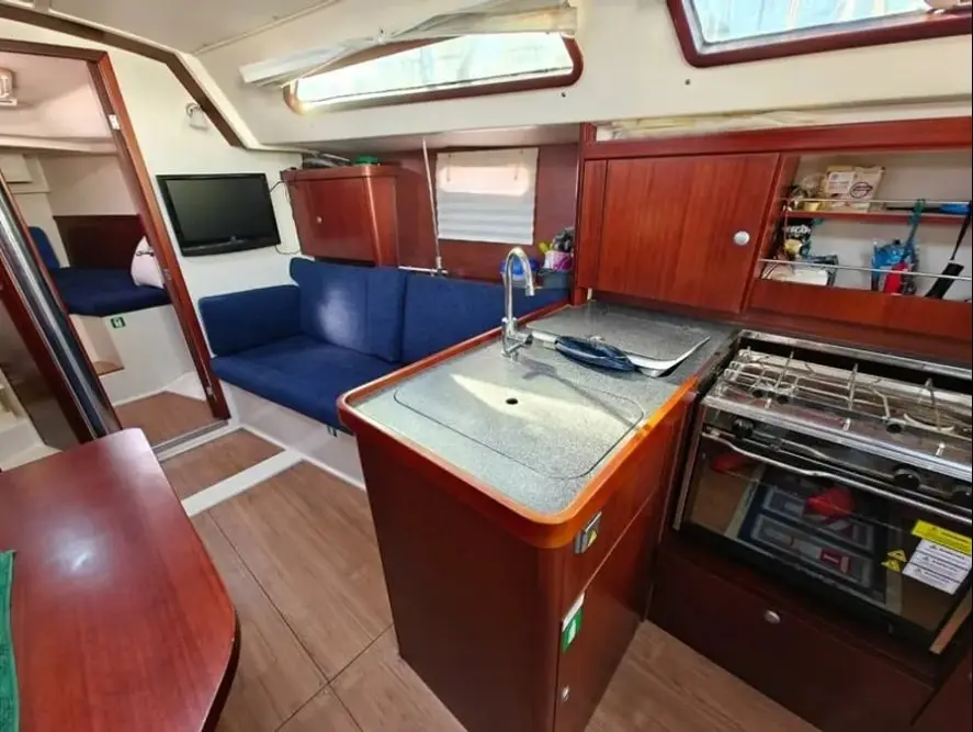 AF-H350, Interior image