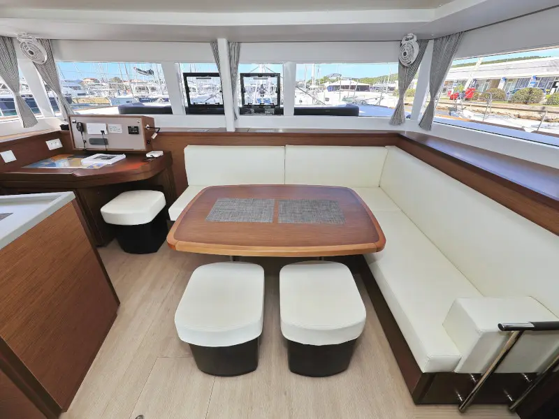 OLIVER, Interior image
