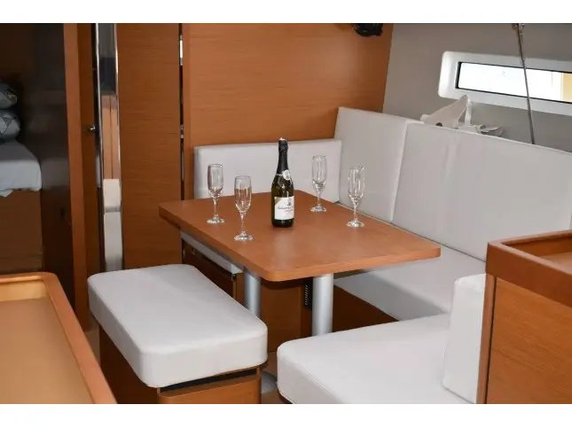 PROUD MARY, Interior image