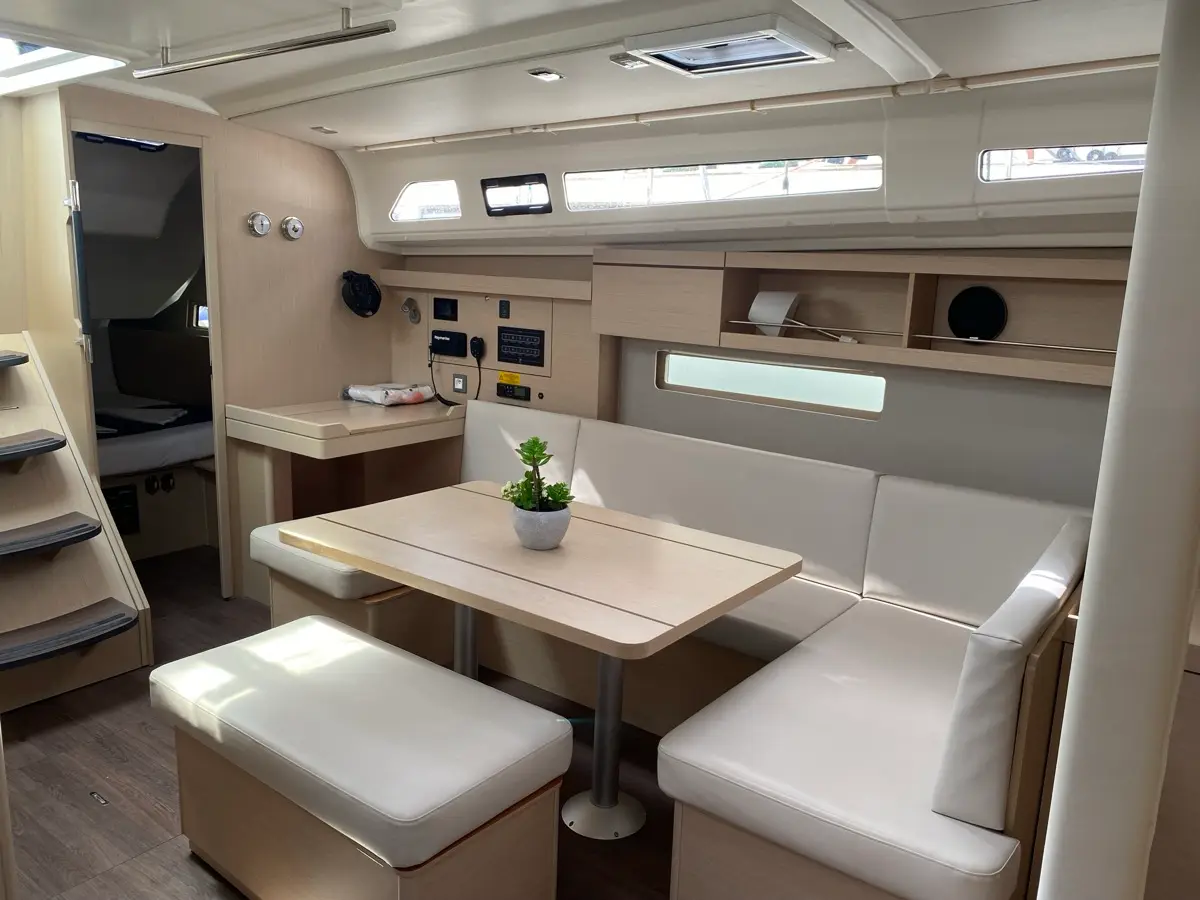 Karma, Interior image