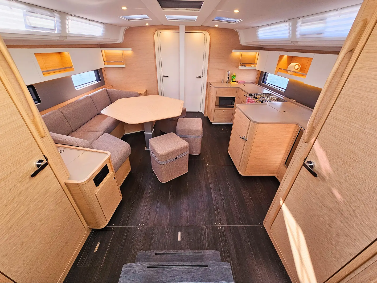 Furioso, Interior image