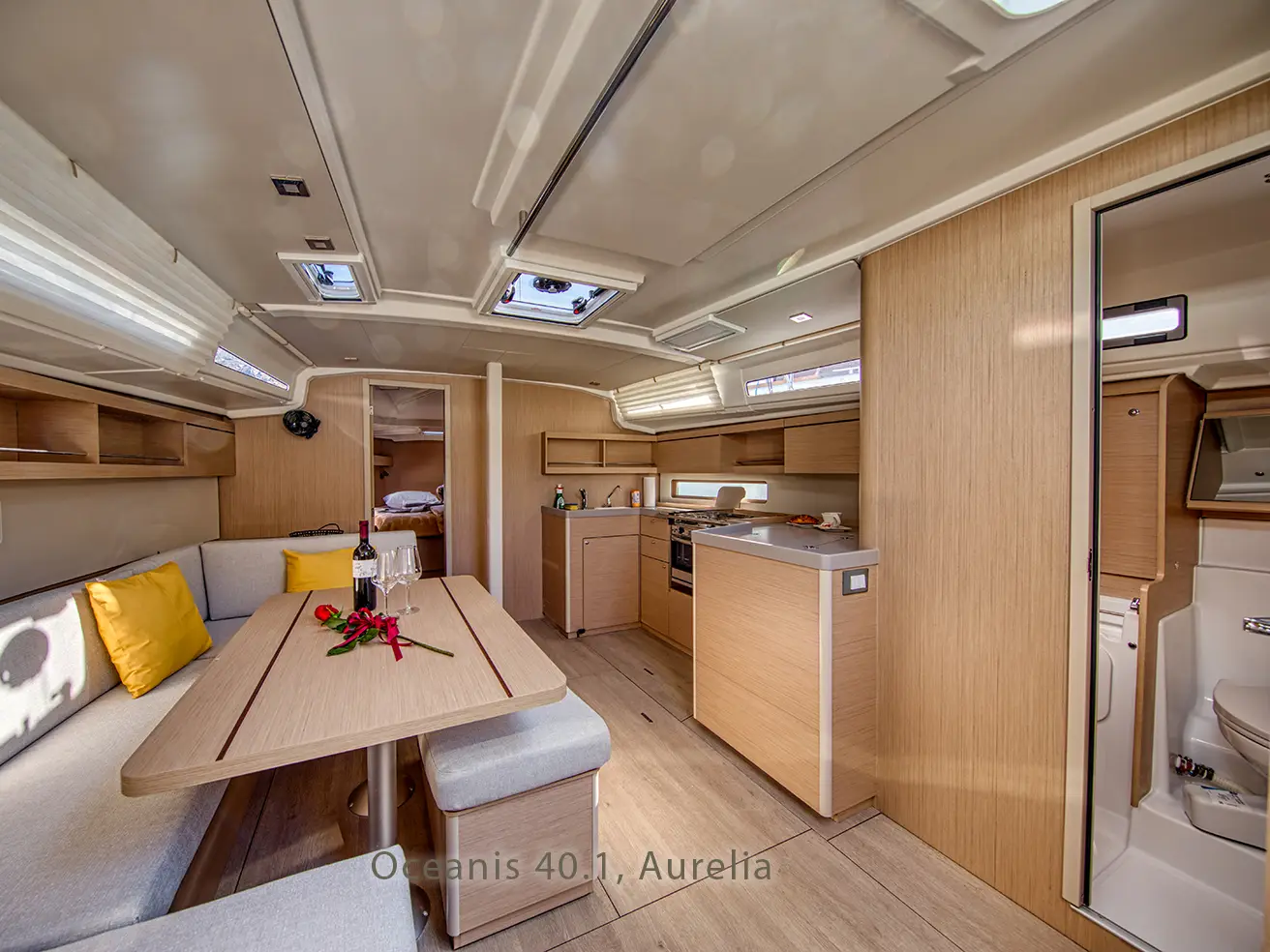 Aurelia, Interior image
