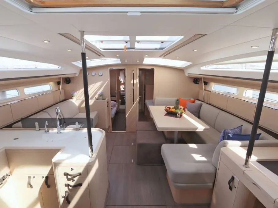 Atlas, Interior image