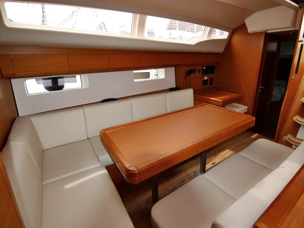 MYSTIC DREAMS, Interior image