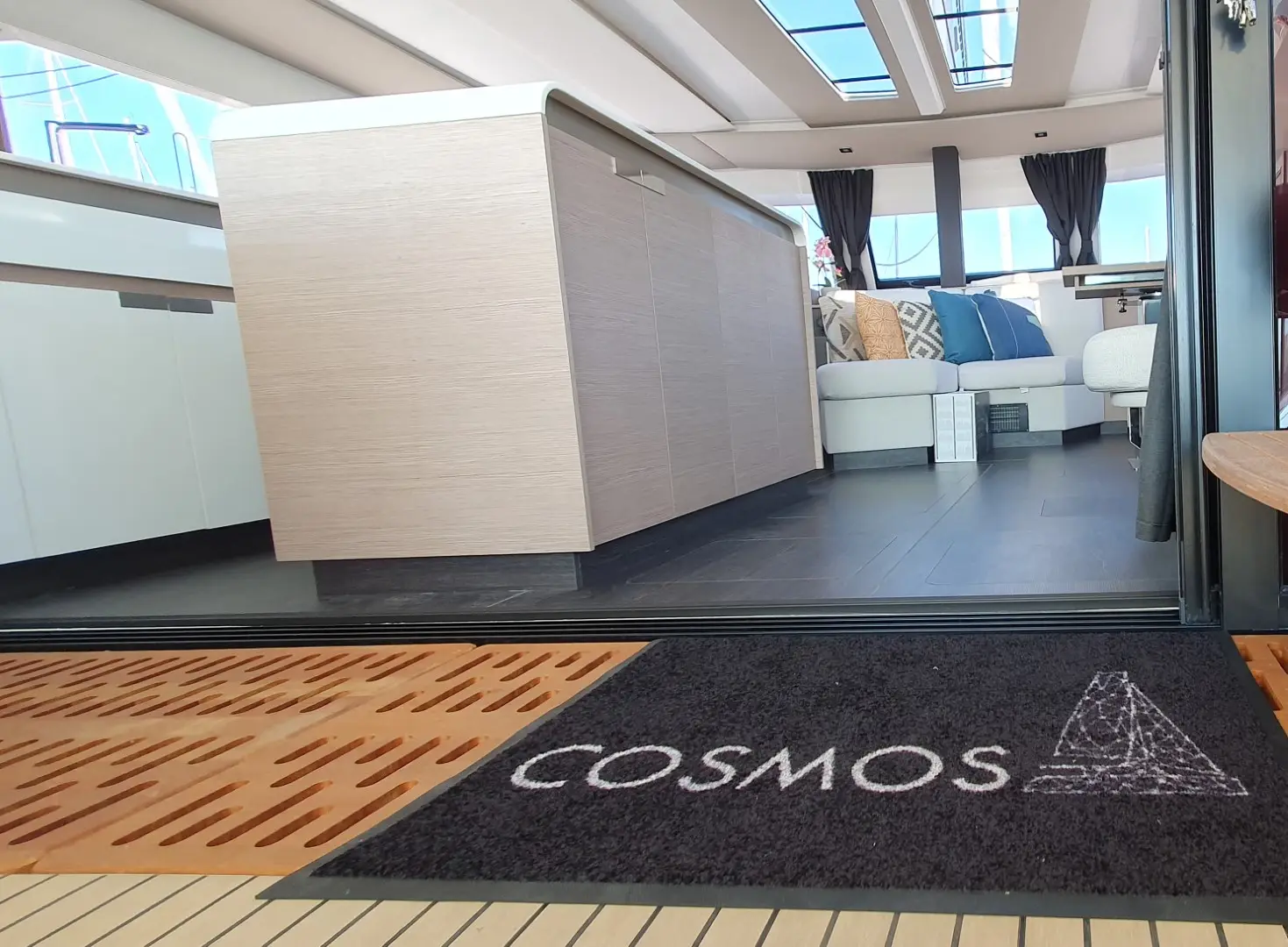 COSMOS, photograph 15