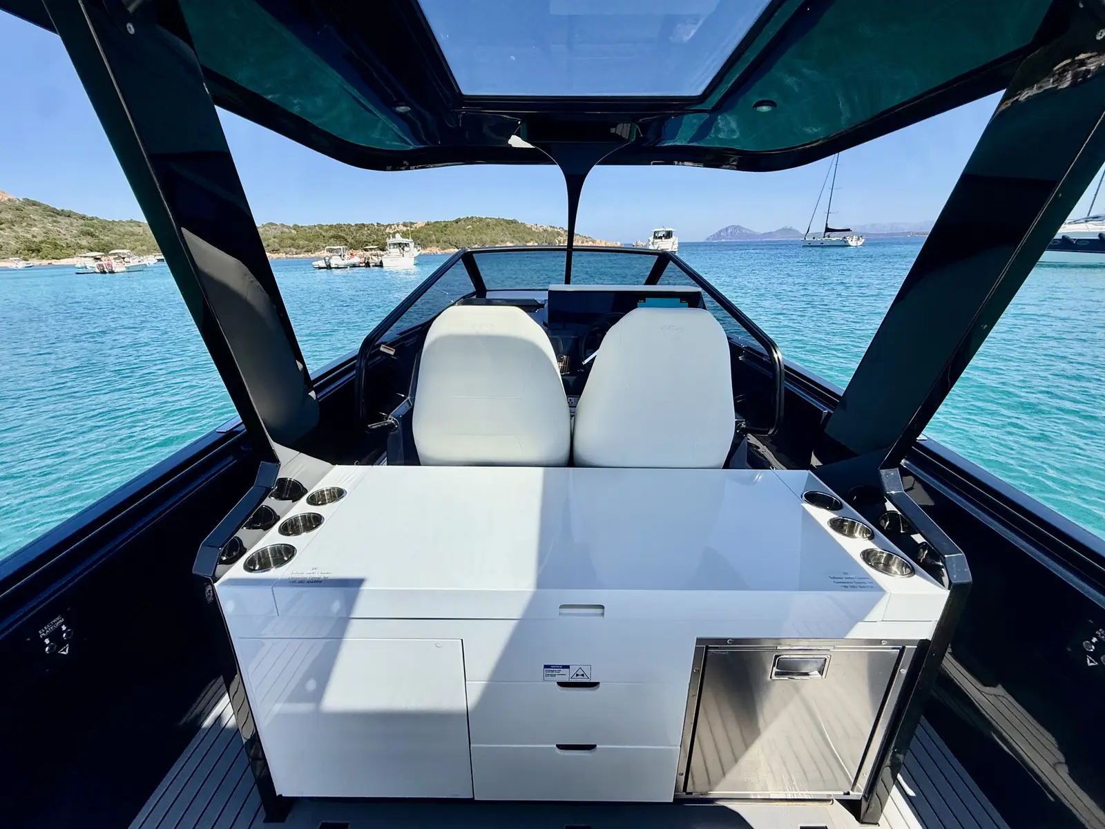 Virtue V10 Top, Interior image