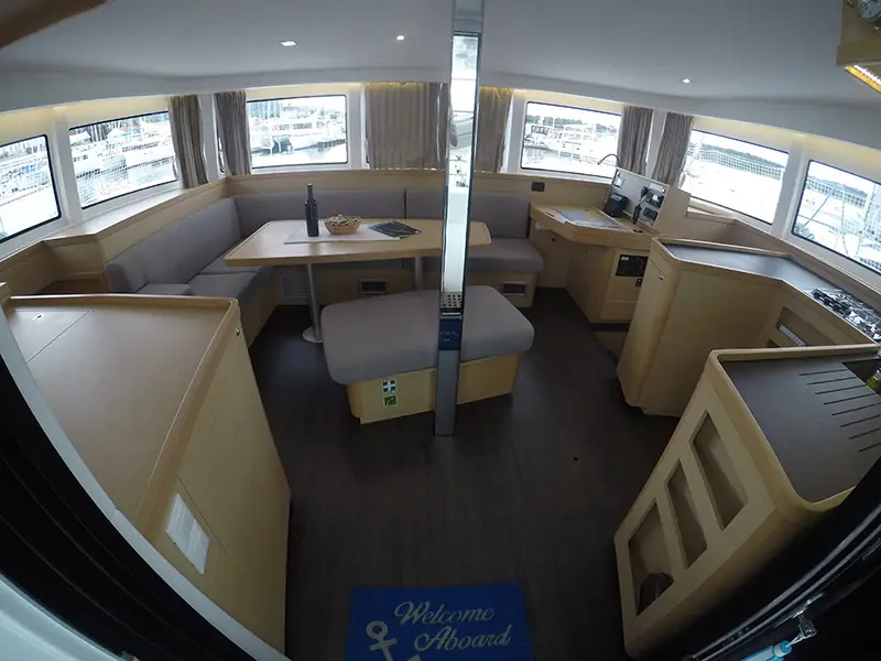 Aymeline, Interior image