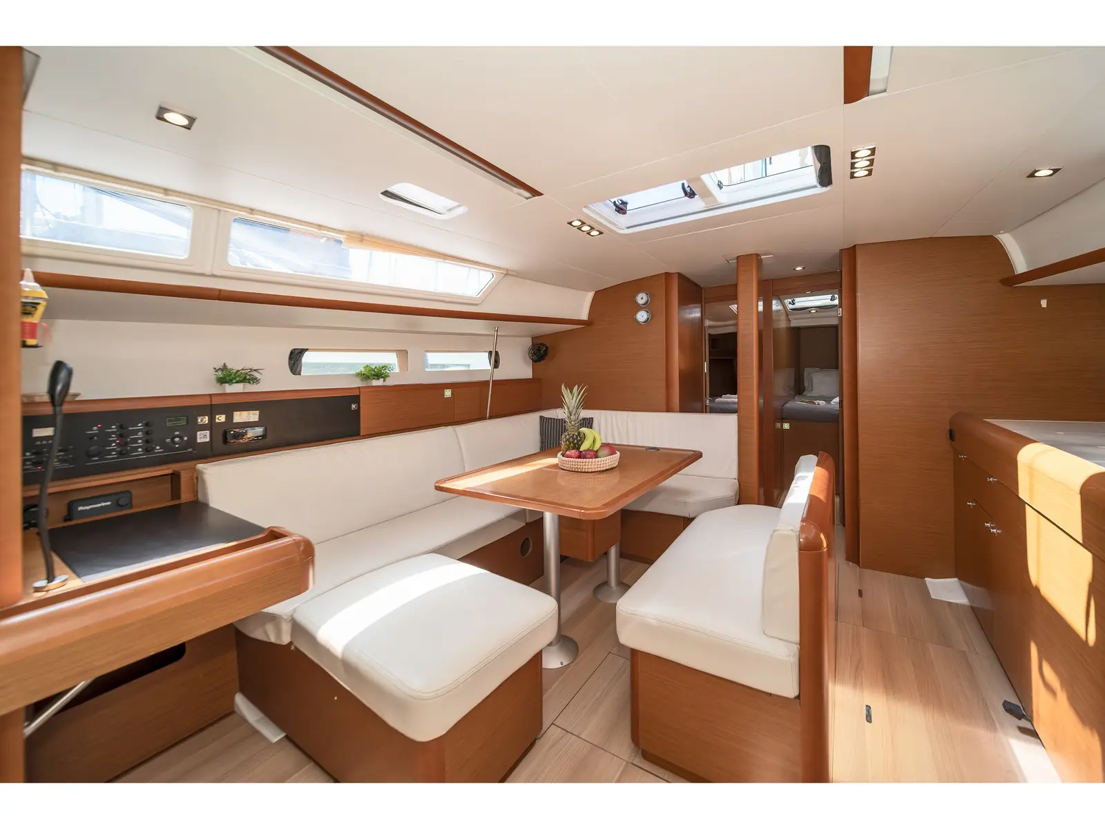 Sirius, Interior image