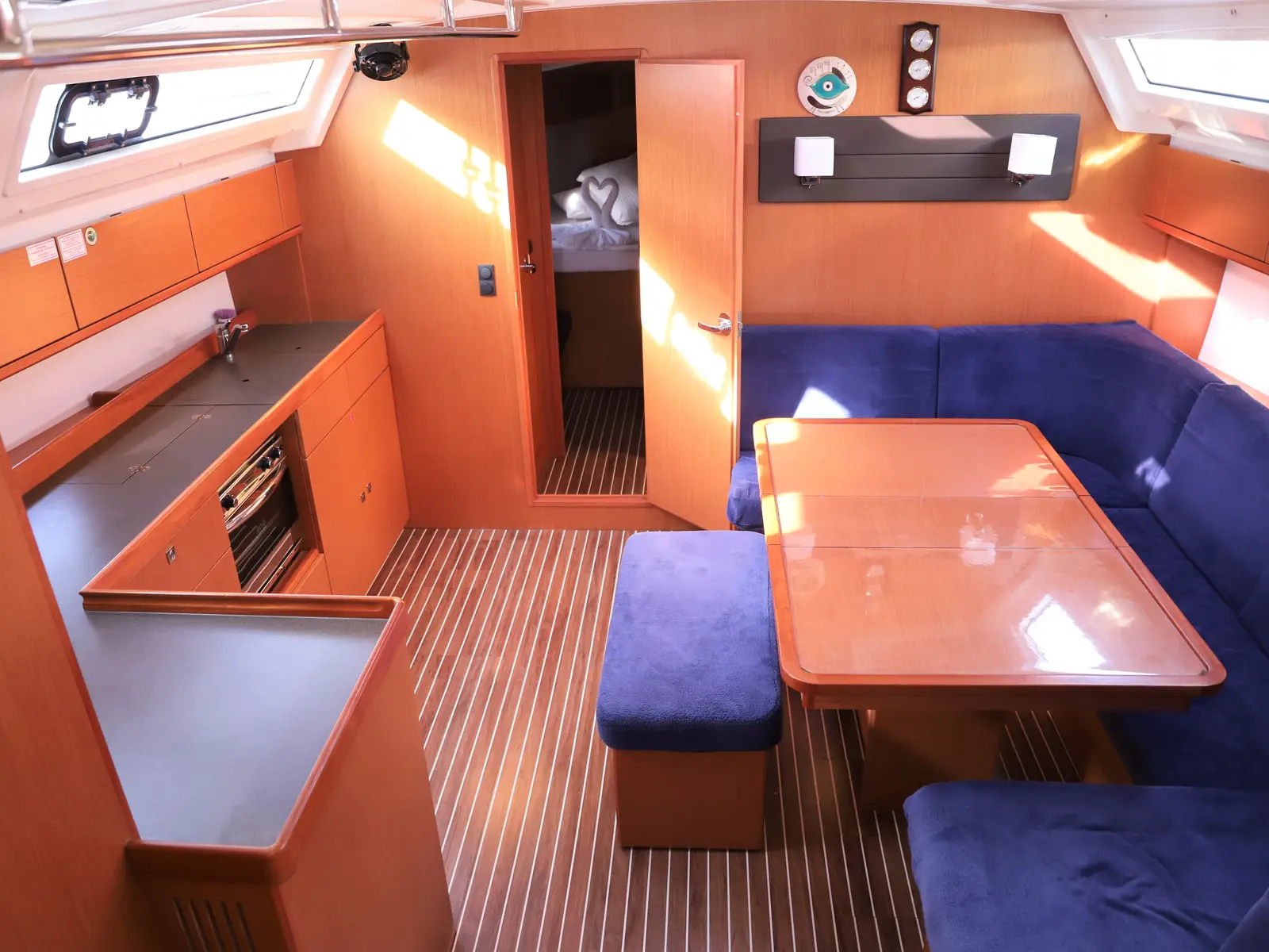Miber Yigit, Interior image
