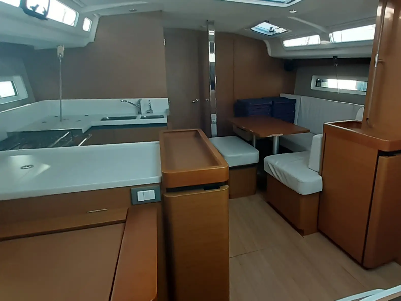 Silvana D, Interior image