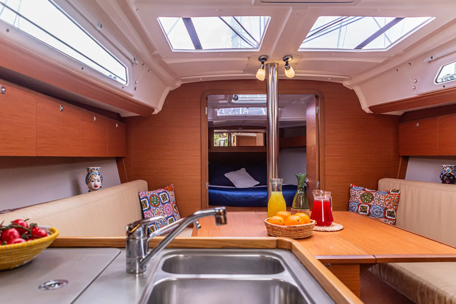 Smile Planet, Interior image