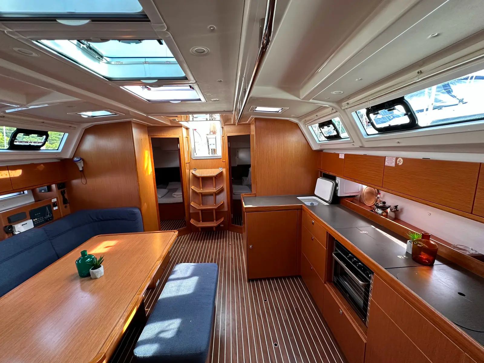 Pleiades, Interior image