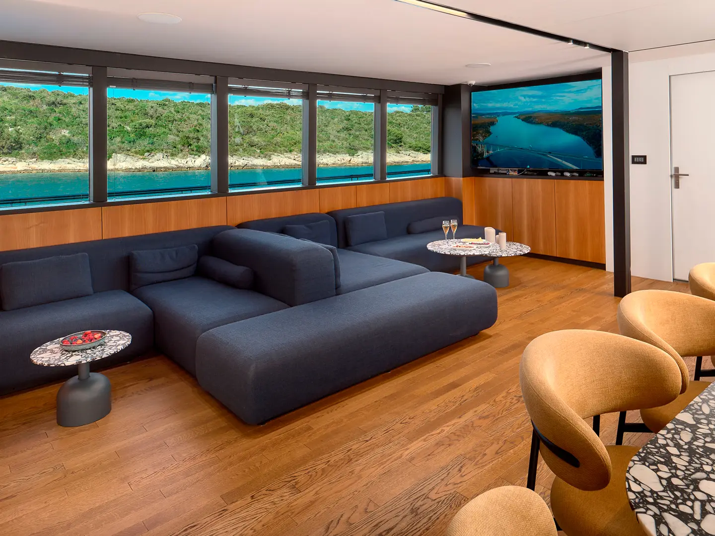 Marallure, Interior image