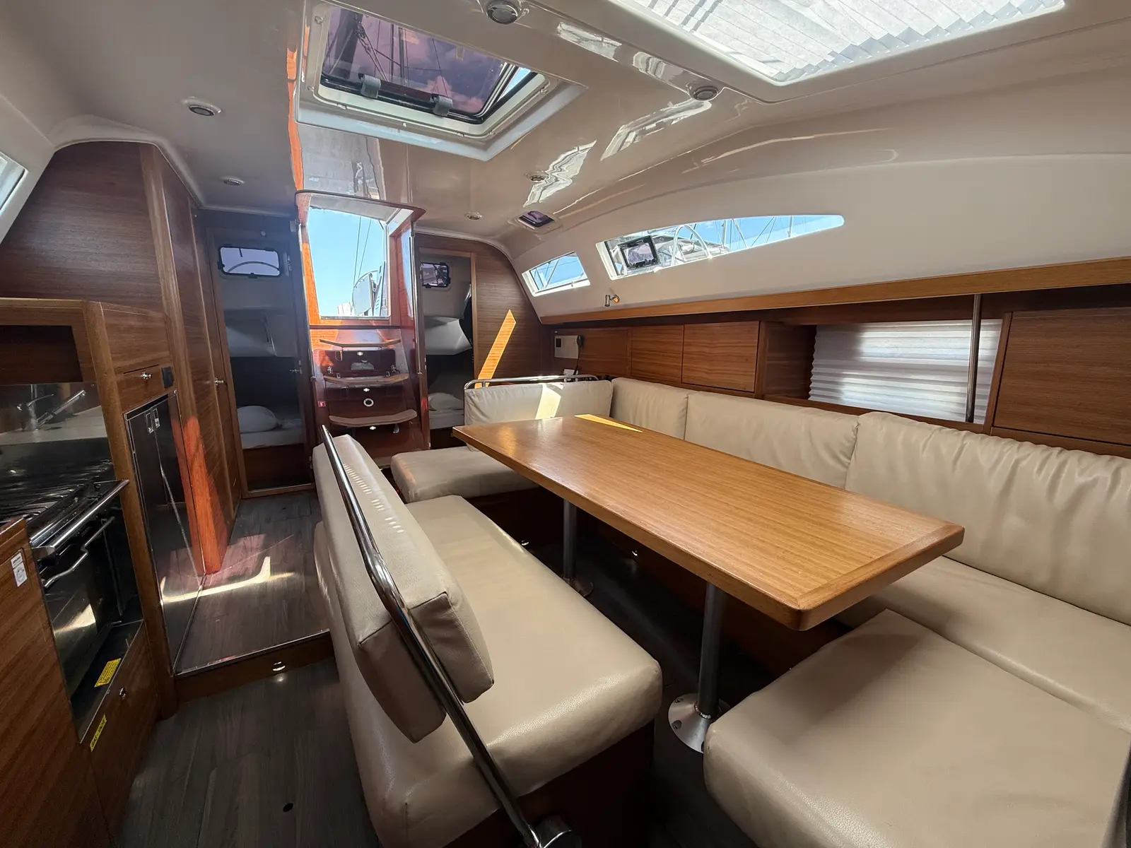 VIKI, Interior image