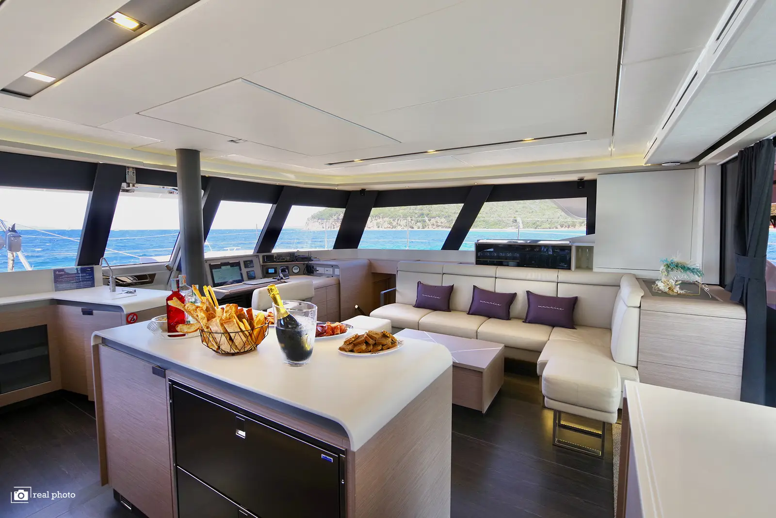 Maurice - Luxury Catamaran, A/C, Generator, Water maker, photograph 21