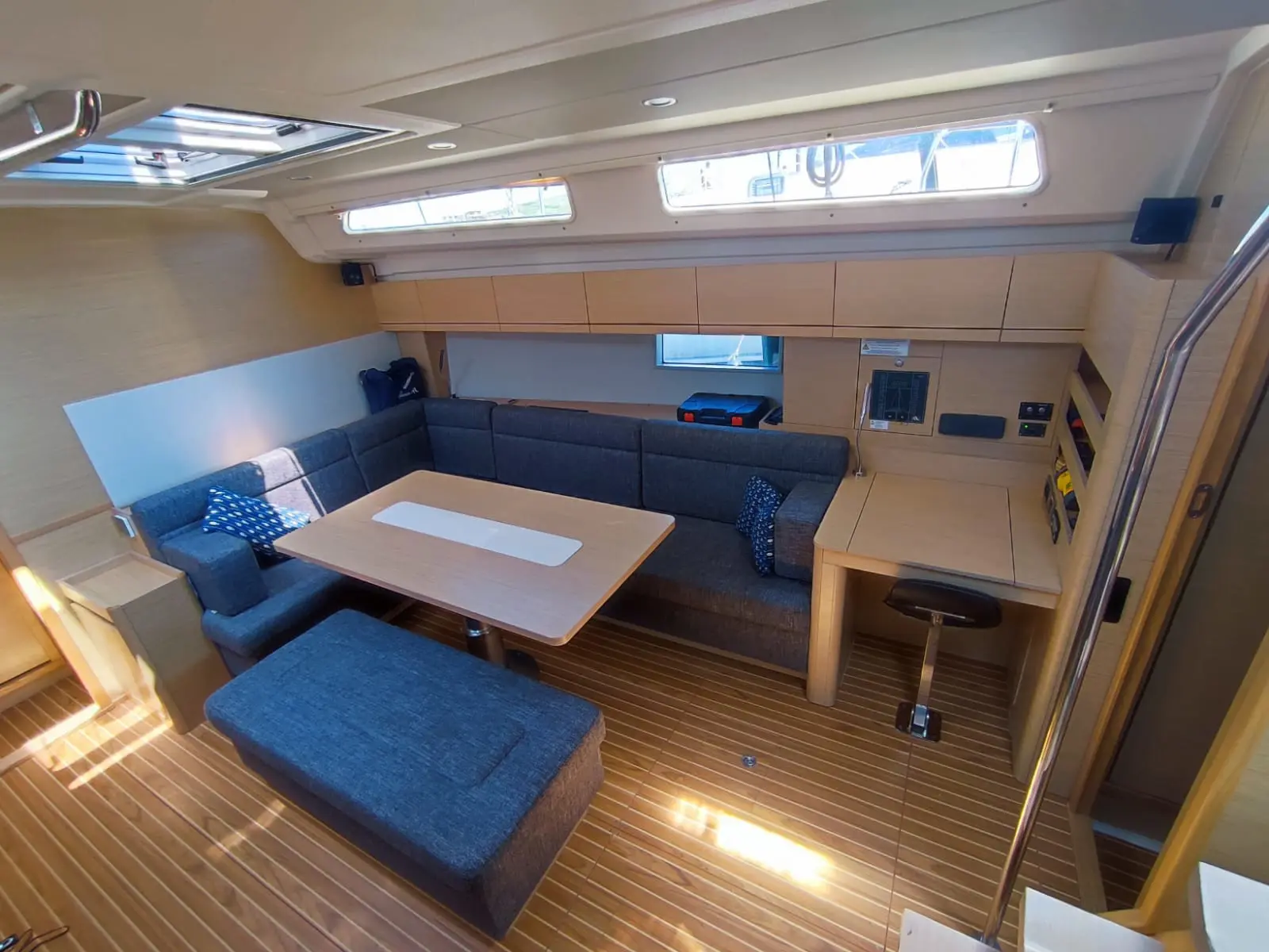 Pandora, Interior image