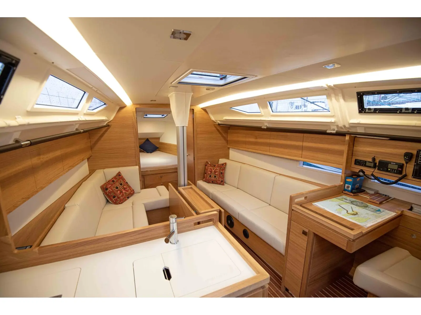 Andrea, Interior image