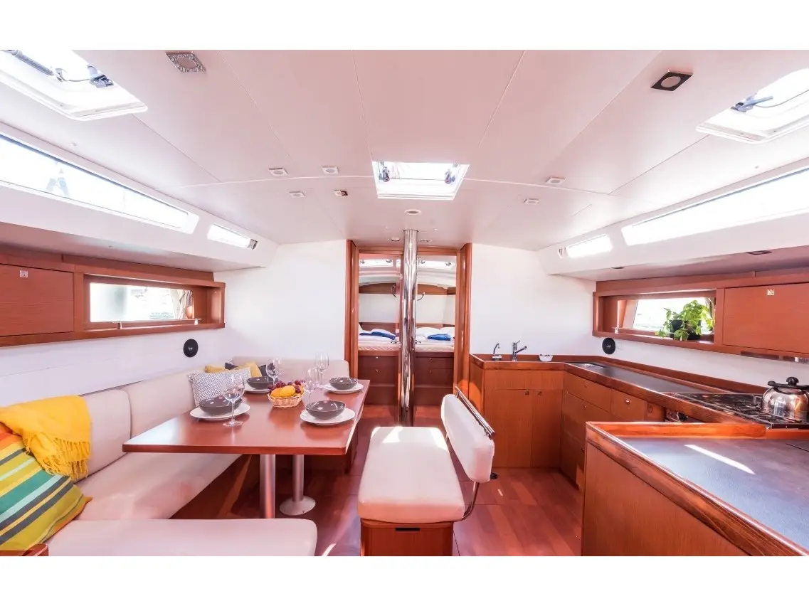 Summer Dream, Interior image