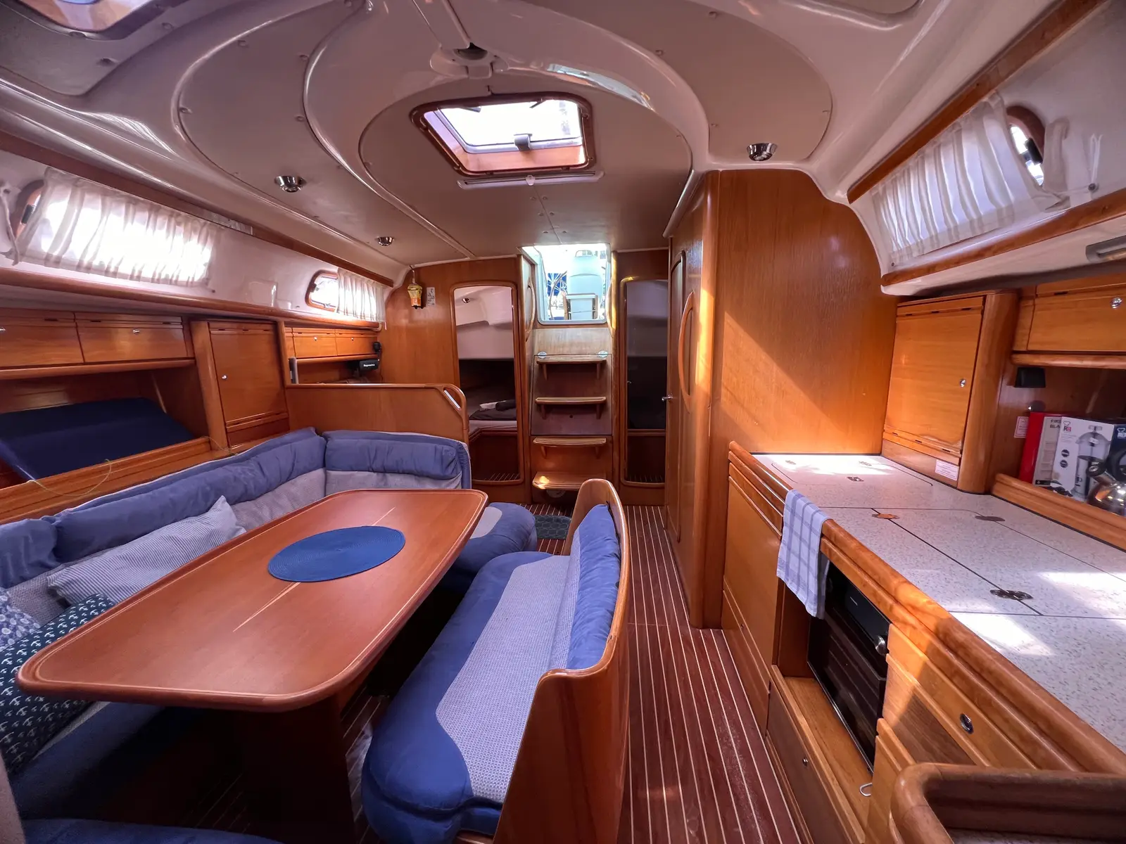 Dimitra, Interior image