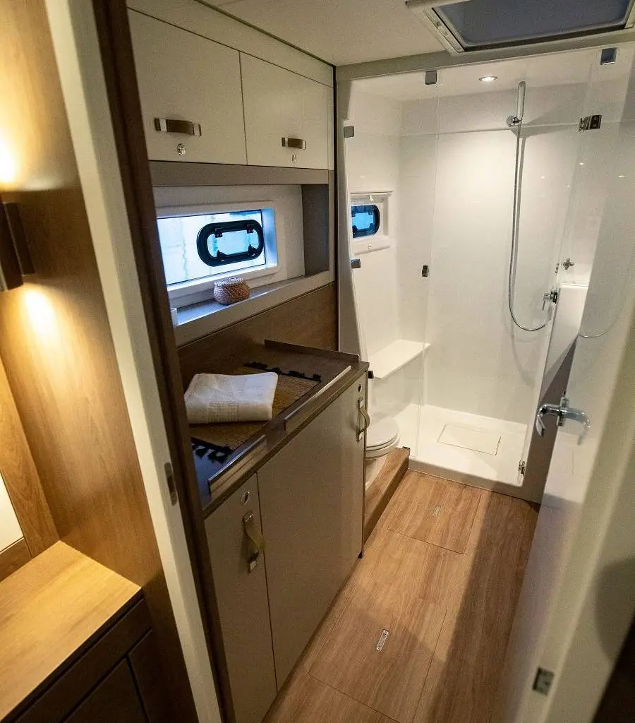 BLISS LUXURY CATAMARAN, photograph 13