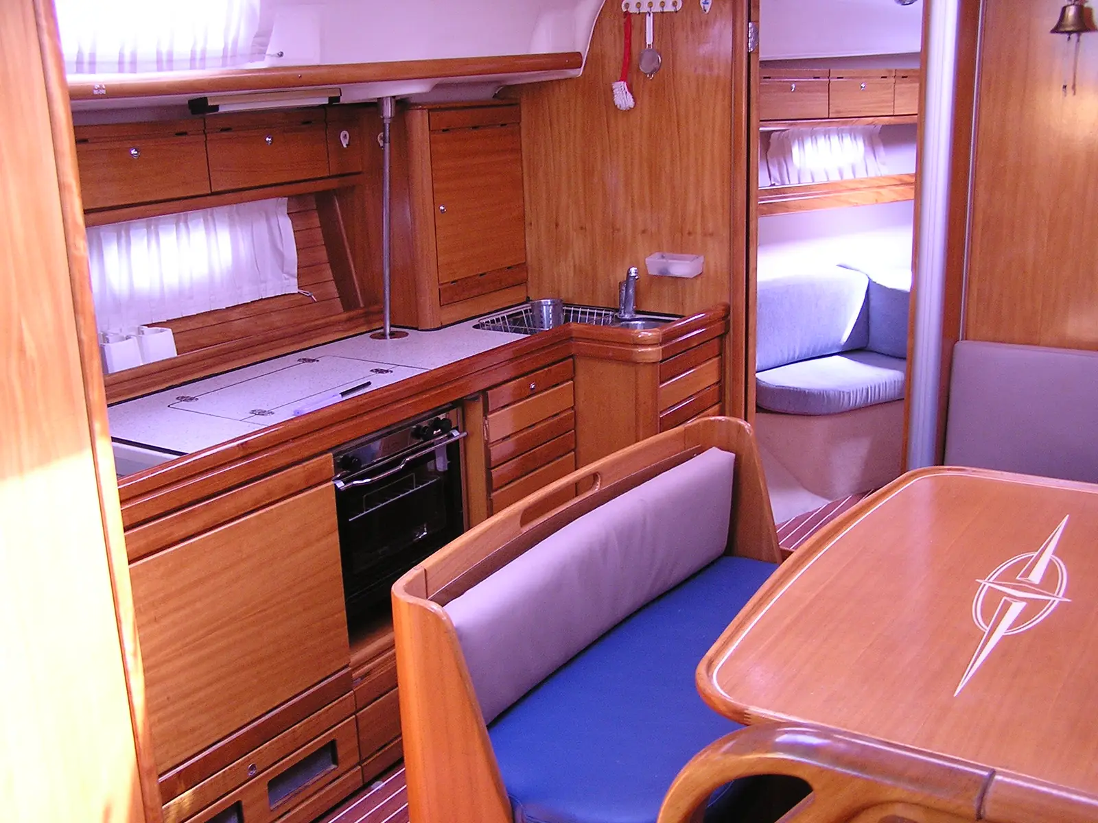 Julia, Interior image