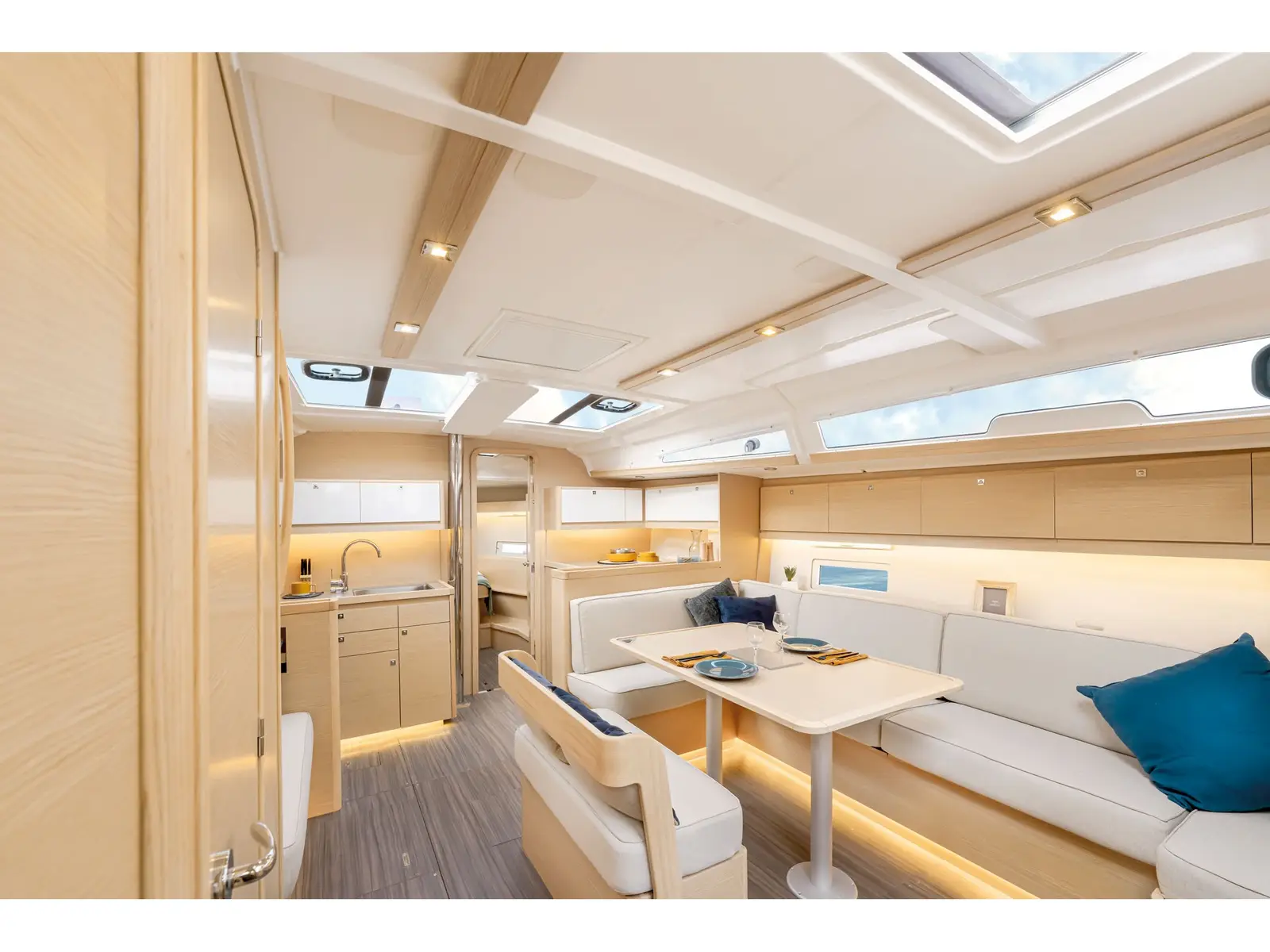 Hermione, Interior image