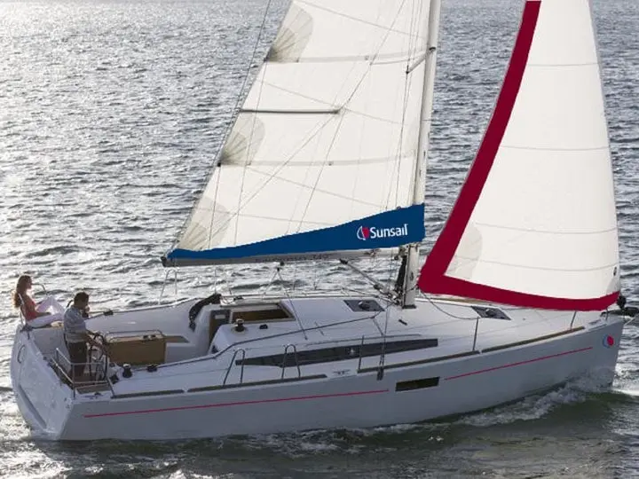 Oceanis 34.1 Classic, Main image