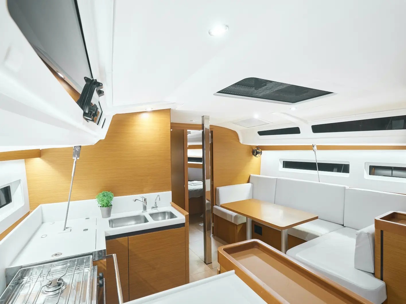 Nymeria, Interior image