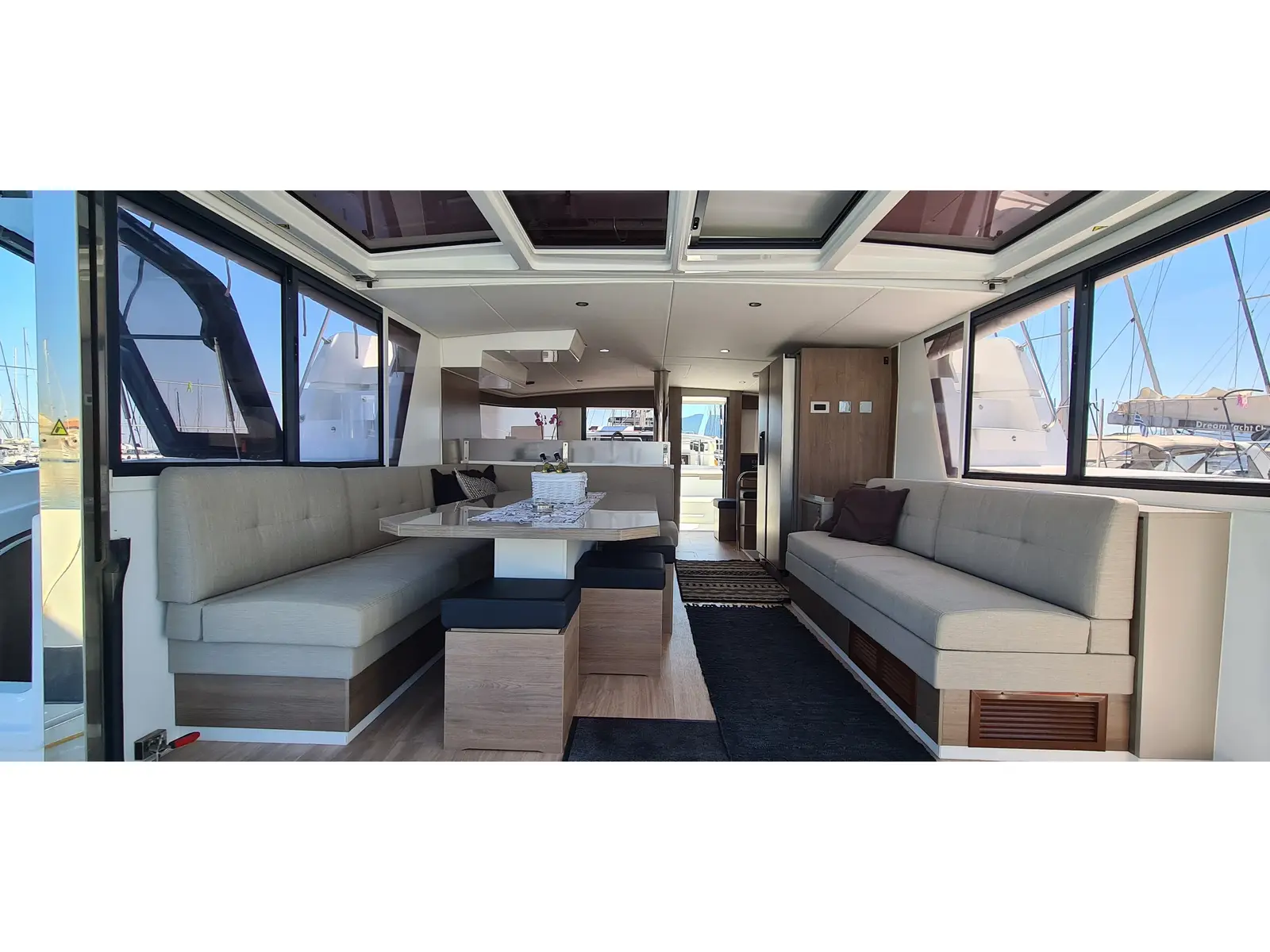 AMMOS V - Fully Equipped, Interior image