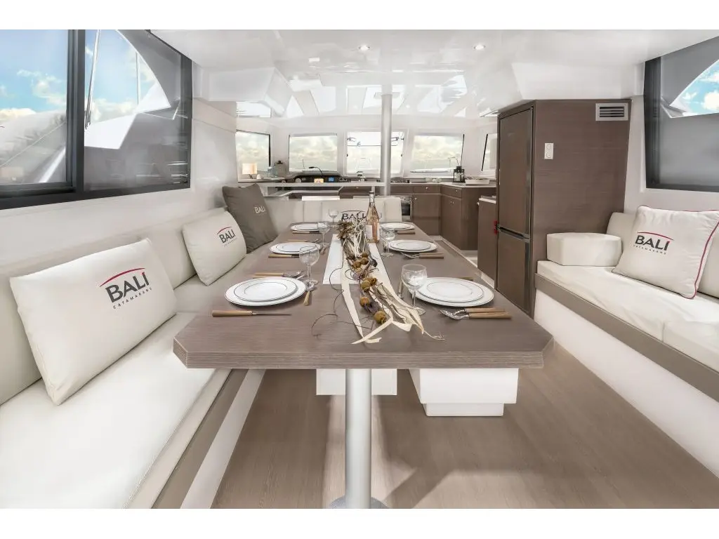 Kos 40 , Interior image