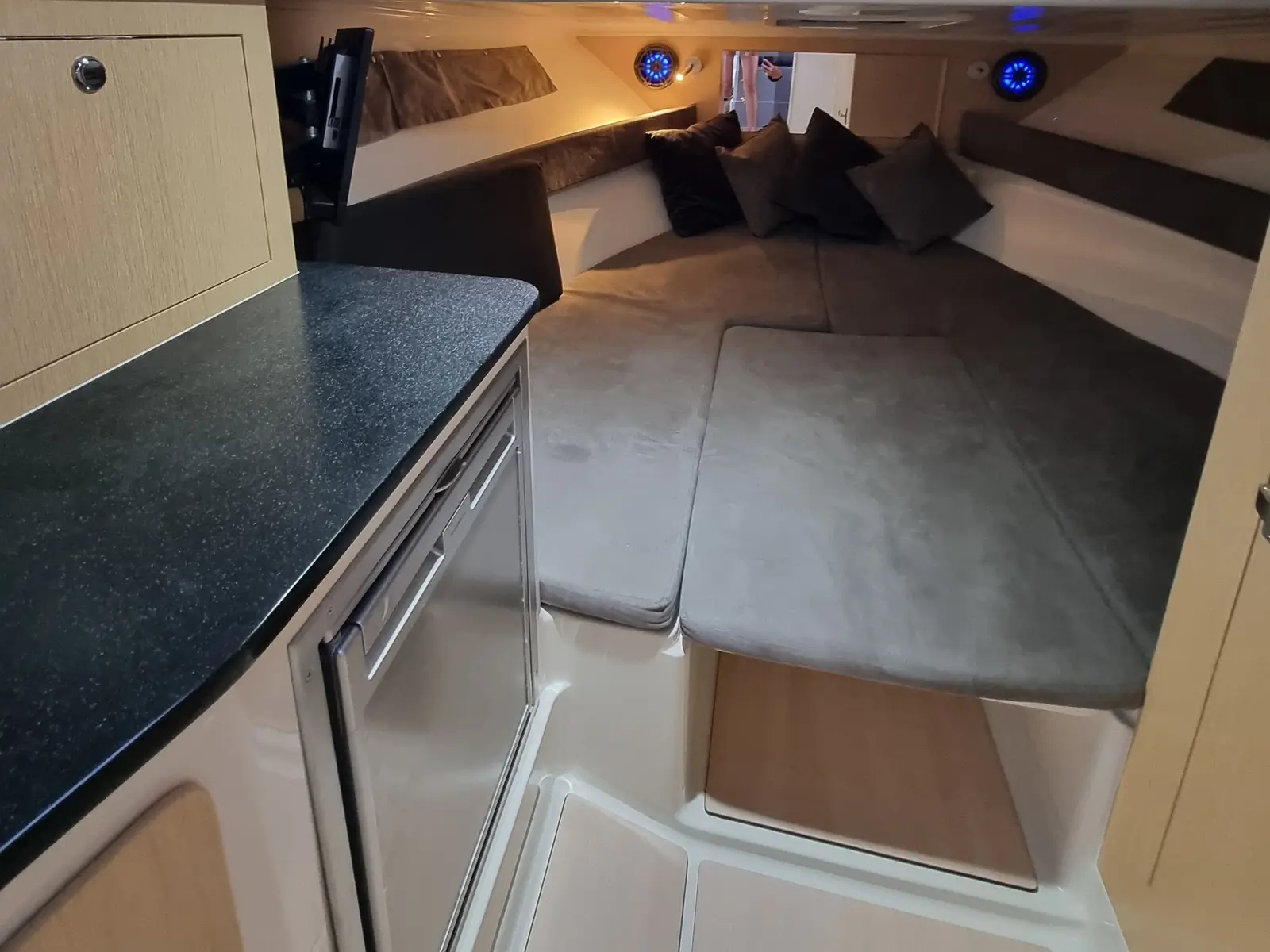 Lady Blue, Interior image