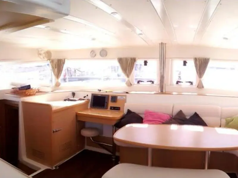 Azzurra, Interior image