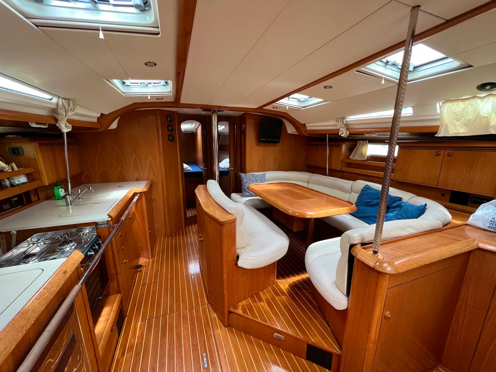 Vivanita, Interior image