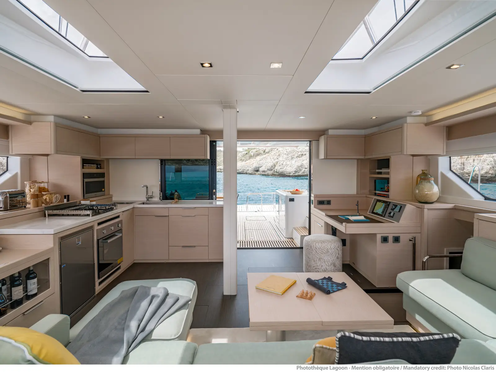 ESPERANCE, Interior image