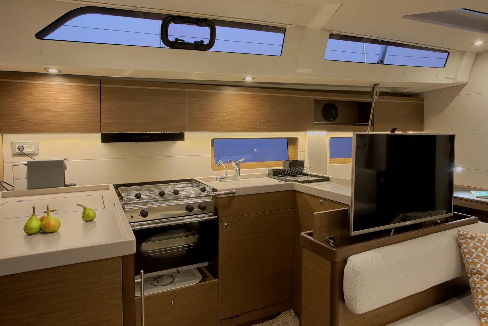Premium +, Saloon