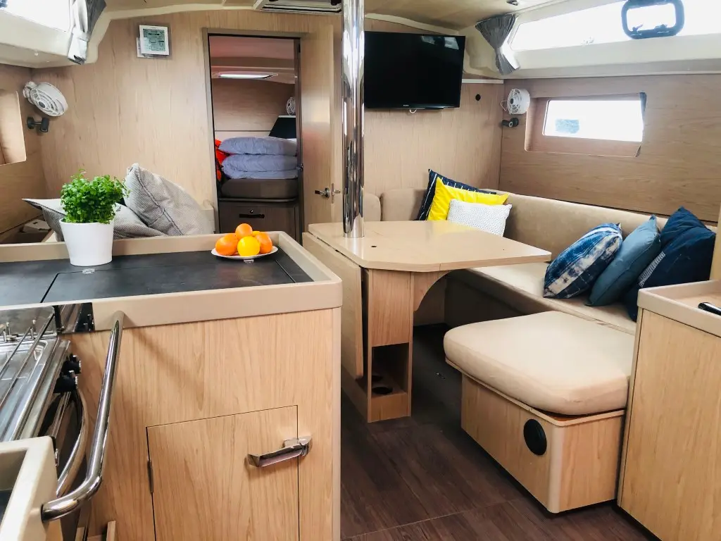 LUXA, Interior image