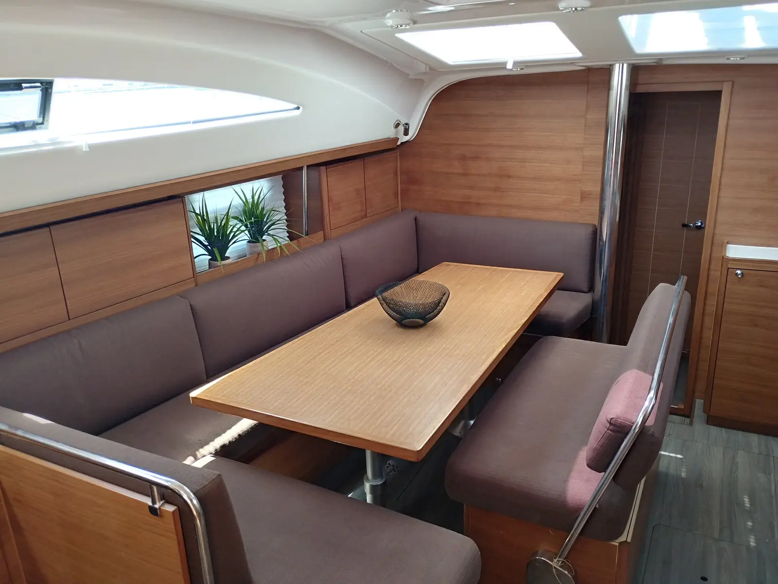 Seacret, Interior image
