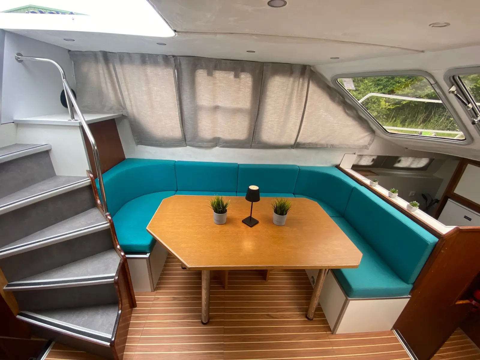 2403, Interior image