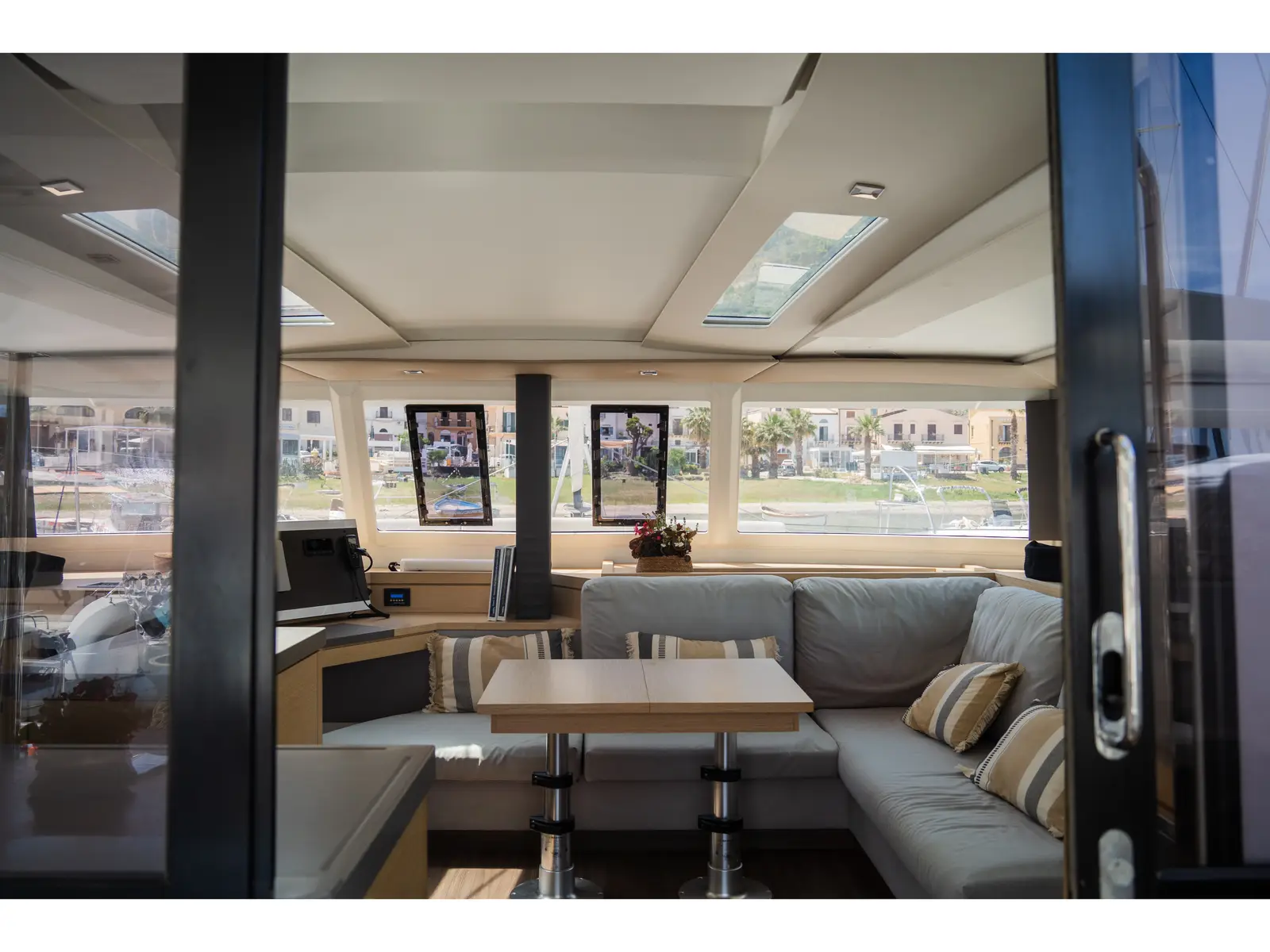Premium, Interior image