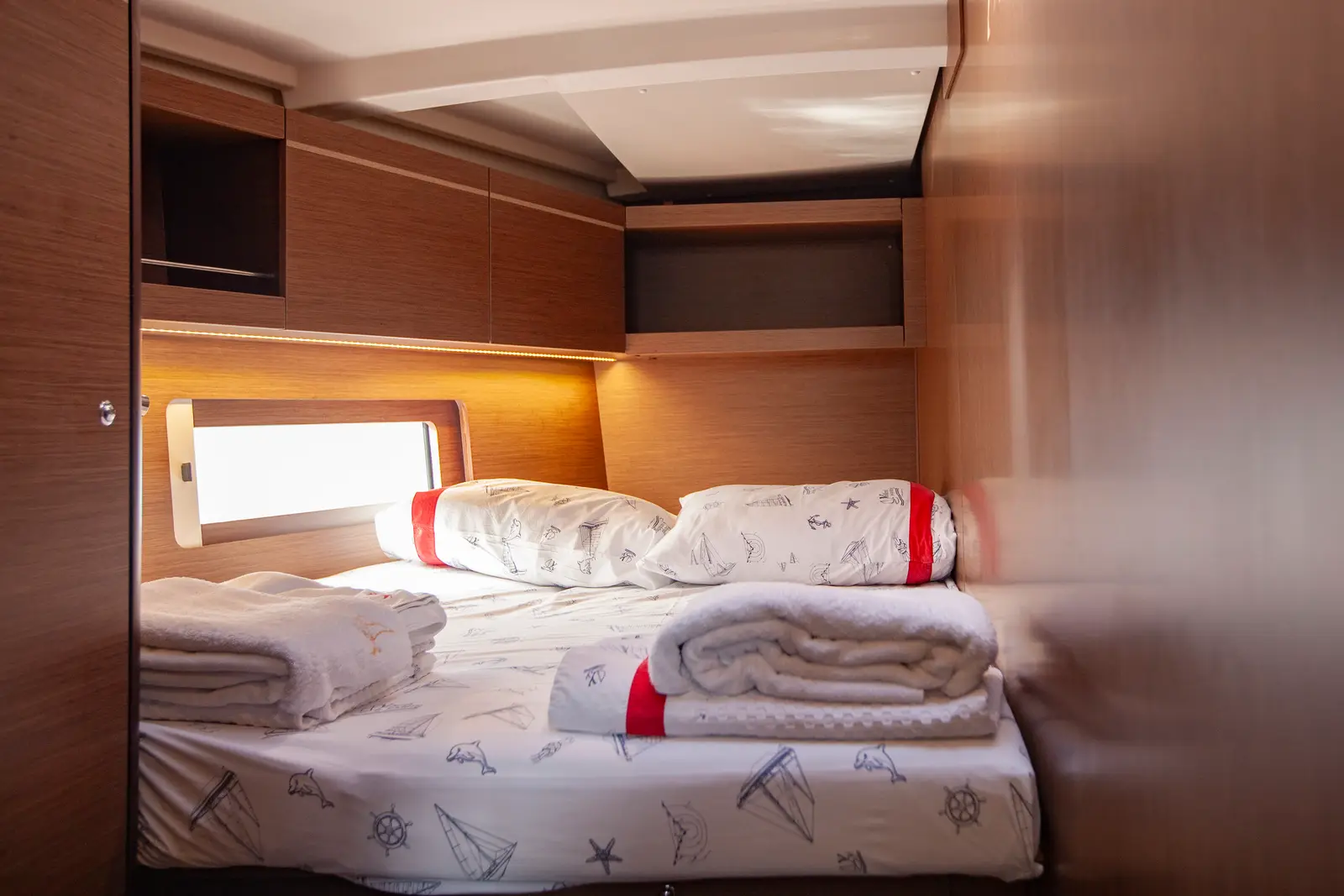 BreezY, Front Cabin (port side)