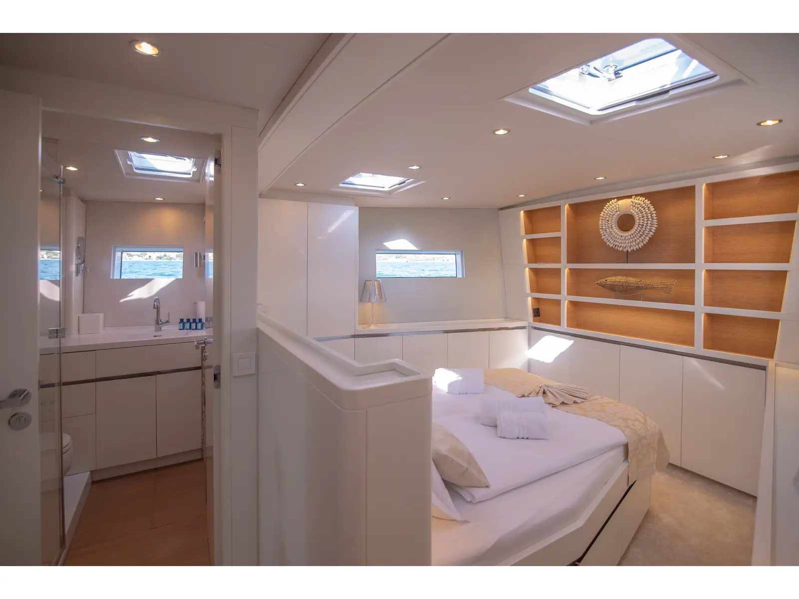 BUBBLES, Interior image