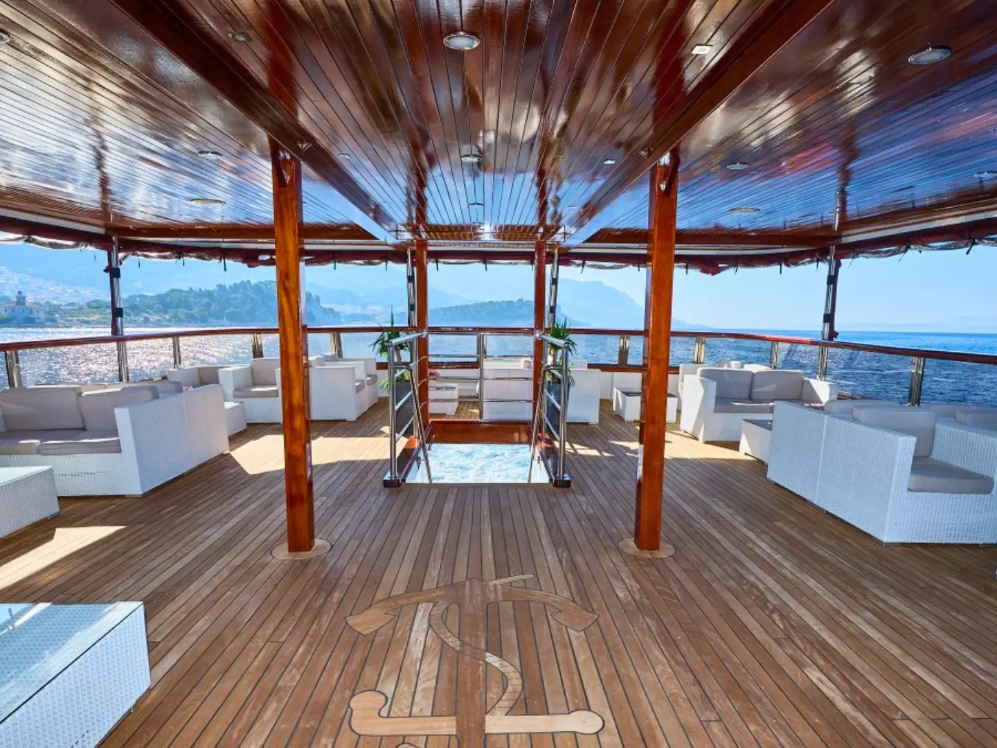 Azzurro, Interior image
