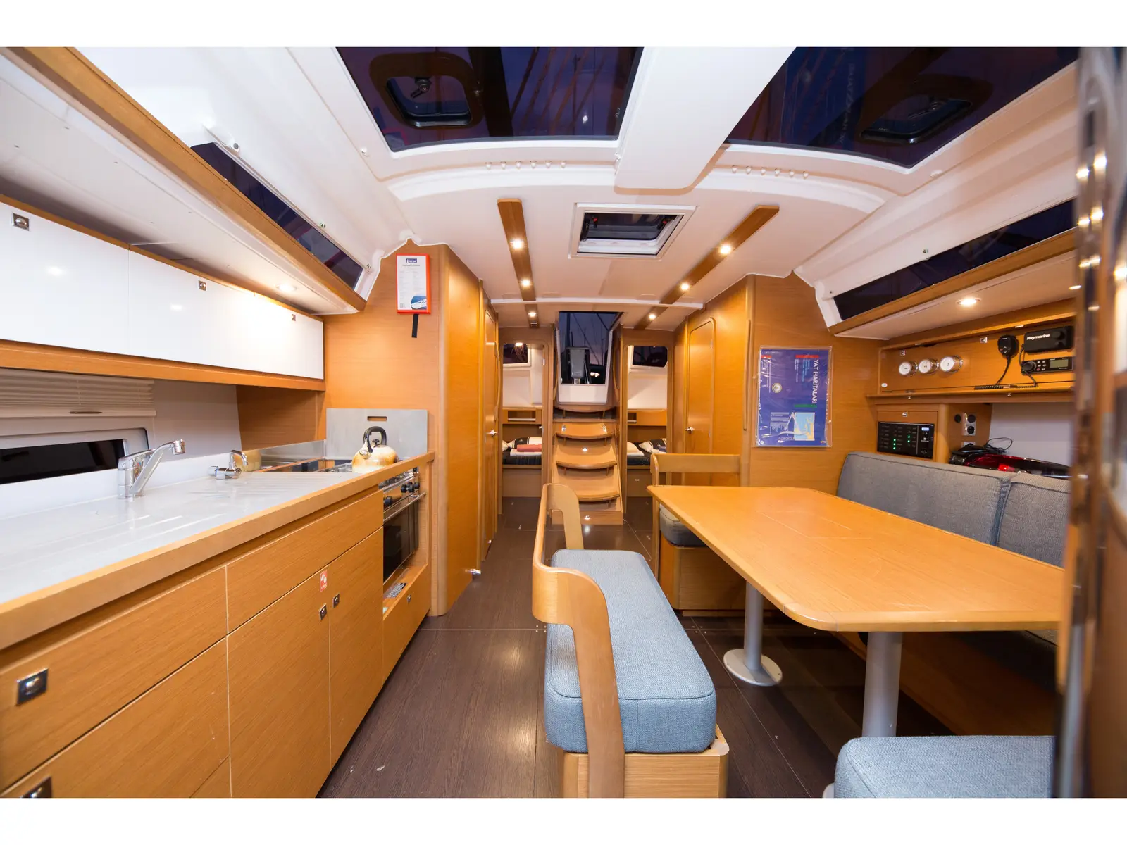 Tian, Interior image