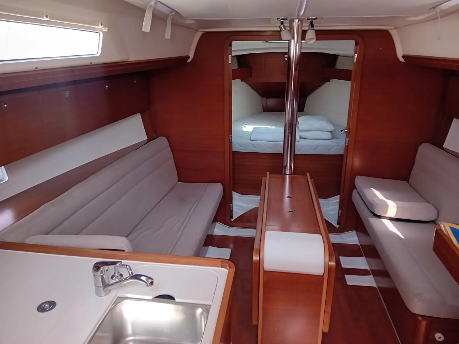 Navita, Interior image