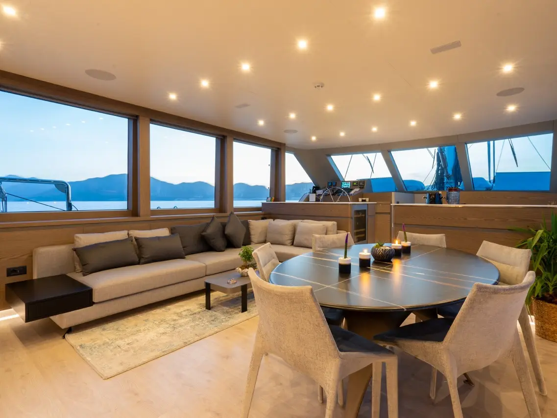 Good Life, Interior image