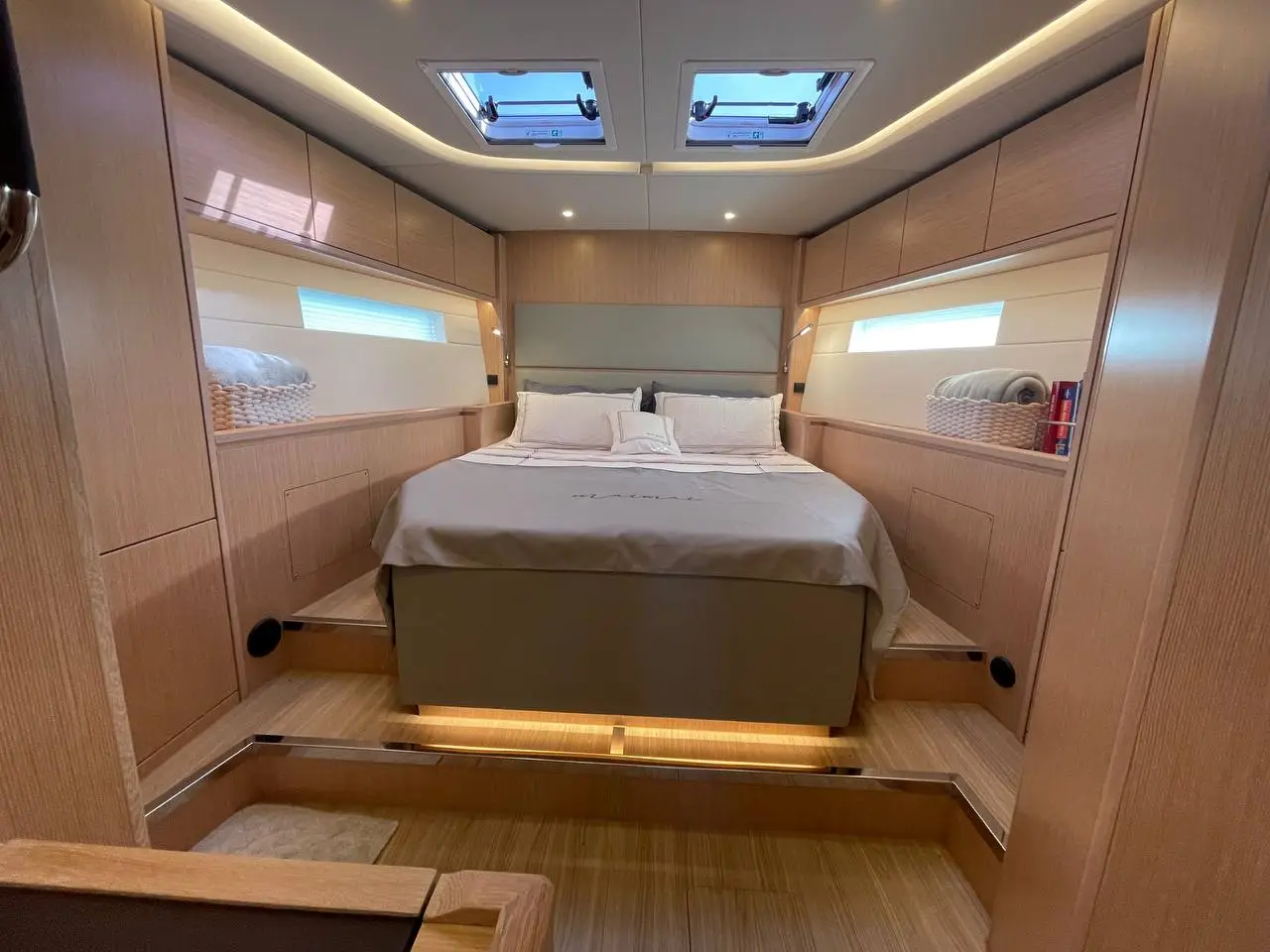 MAI MAI, Interior image